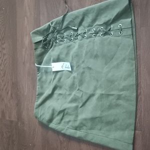skirt  Elodie color olive. size (S) small